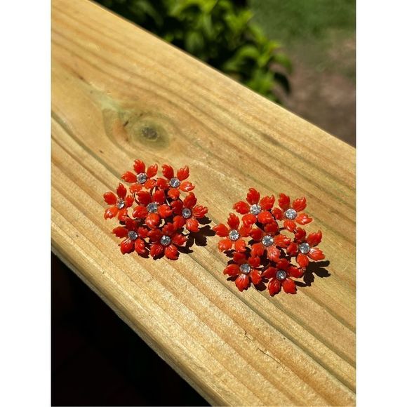 Vintage Plastic Floral Flowers Orange Rhinestone Vintage 70s Paddle Back Clip On - Picture 1 of 8